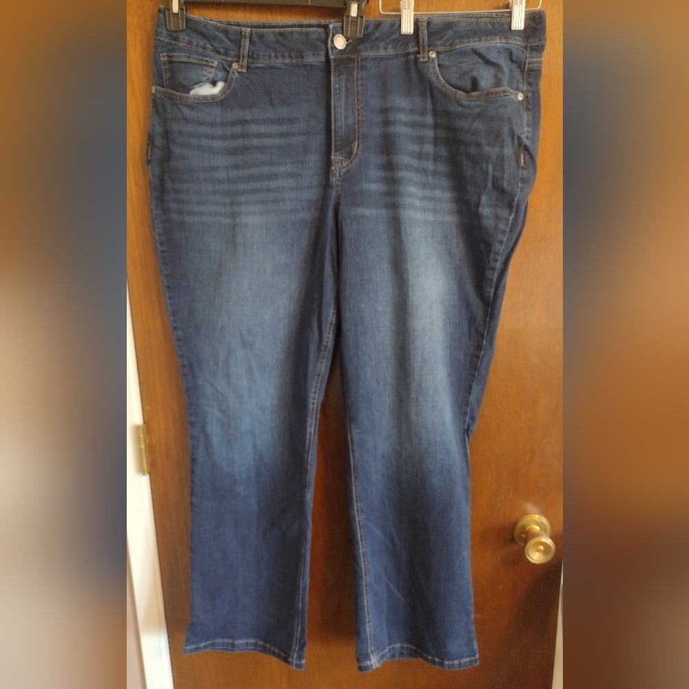 Mid-rise straight leg jeans